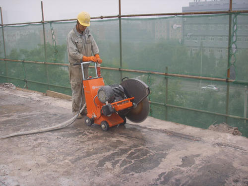 山东佳鑫建材保温板设备混凝土切割机的构造